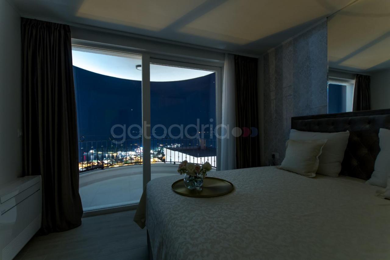 Villa Smaragd - Opal - Luxury Apt With Shared Pool And Private Hot Tub Макарска Экстерьер фото